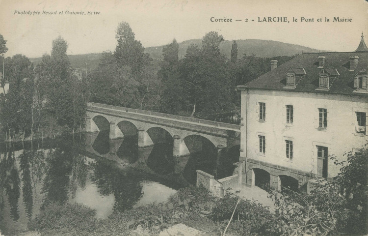 Larche : "Corrèze - 2 Larche, le pont et la mairie".