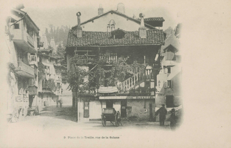 Tulle : "9 Place de la Treille, rue de la Solane".