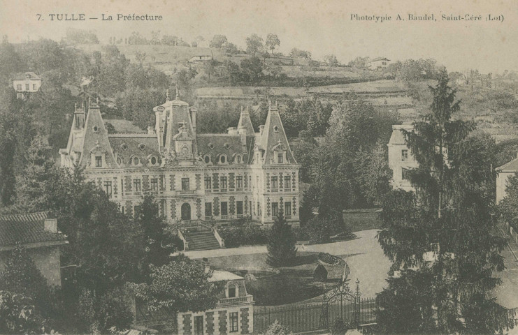 Tulle : "7. Tulle - La préfecture".
