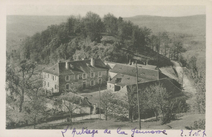 Yssandon : "20. - Yssandon (Corrèze) - Manoir du Chalard construit sous Louis XVI - Repos idéal dans un cadre pittoresque - coquets appartements meublés - Location à volonté - Conditions avantageuses".