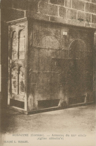 Aubazine : "Obazine (Corrèze) - Armoire du XIIe siècle (église abbatiale)".