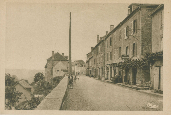 Ayen : "Ayen (Corrèze) - Les remparts".