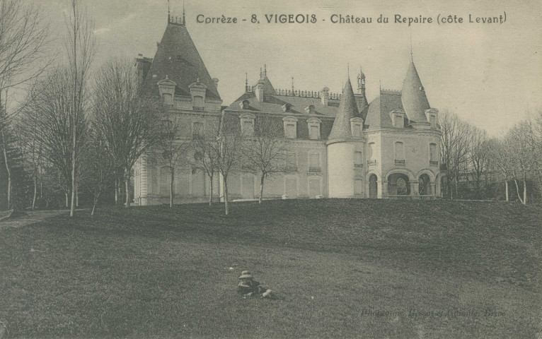 Vigeois : "Corrèze - 8. Vigeois - Château du Repaire (côte Levant)".