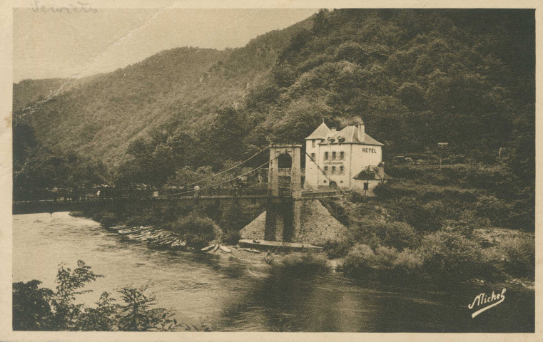 Saint-Martin-La-Méanne : "Gorges de la Dordogne - Servières-le-Château - Pont d'Eylac - Hotel-restaurant Combezou-Vert, friture, truites de la Dordogne - Téléphone n°12 - Saint-Martin-La-Méanne (Corrèze)".