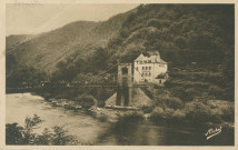Saint-Martin-La-Méanne : "Gorges de la Dordogne - Servières-le-Château - Pont d'Eylac - Hotel-restaurant Combezou-Vert, friture, truites de la Dordogne - Téléphone n°12 - Saint-Martin-La-Méanne (Corrèze)".