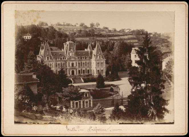 L'hôtel de Préfecture.