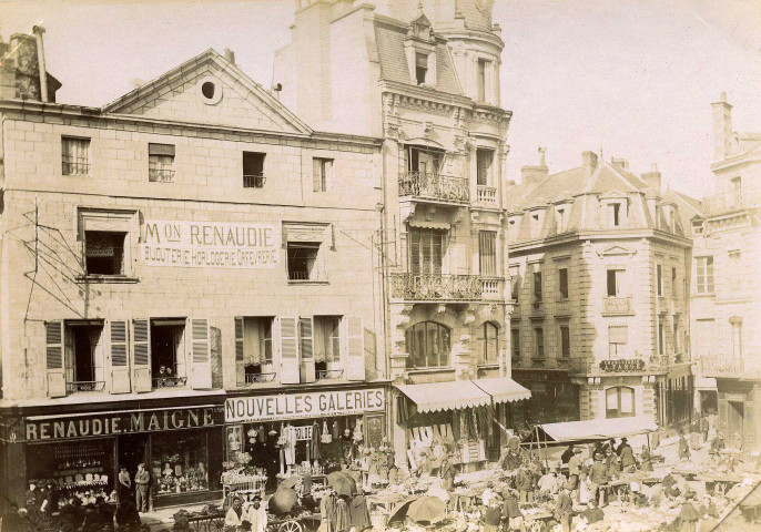 Place de l'hôtel-de-ville, marché.