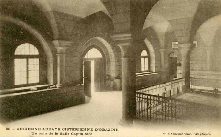 "20 - Ancienne Abbaye Cistercienne d'Obazine. Un coin de la salle capitulaire".