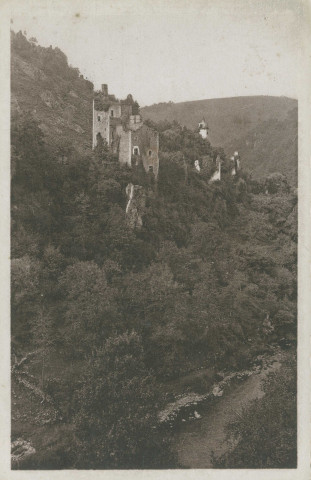 Saint-Geniez-O-Merle : "Environs d'Argentat (Corrèze) - Les ruines des tours de merle, cité seigneuriale du XIIIe siècle".