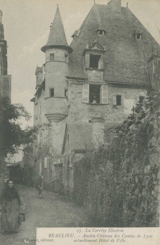 Beaulieu-sur-Dordogne : "33. La Corrèze illustrée - Beaulieu. - Ancien château des comtes de Lyon actuellement hôtel de ville".