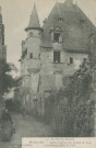 Beaulieu-sur-Dordogne : "33. La Corrèze illustrée - Beaulieu. - Ancien château des comtes de Lyon actuellement hôtel de ville".