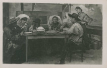 Folklore (scènes de) : "6067 En Limousin - Les paysans de chez nous - Les châtaignes - Au dîner, toute la maison se régale de châtaignes blanchies dans du lait". texte en limousin.