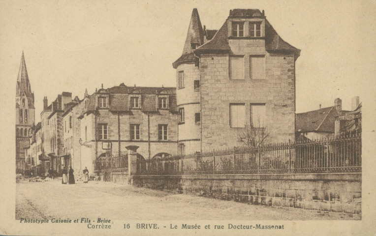 Brive-la-Gaillarde : "Corrèze - 16 Brive. - Le musée et rue Docteur-Massenat".