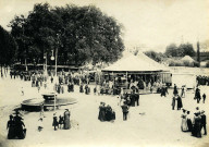 Place Thiers, manège.