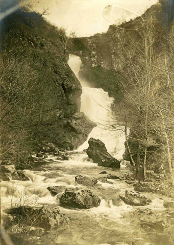 Gimel-les-Cascades : la Montane à "La Grande Cascade".