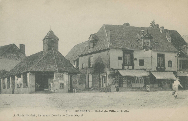 Lubersac : "2 - Lubersac - Hôtel de ville et halle".