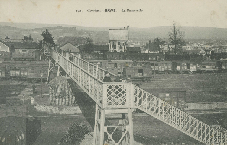 Brive-la-Gaillarde : "172. - Corrèze. - Brive. - La passerelle".