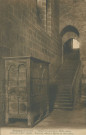 Aubazine : "Obazine (Corrèze) - Abbaye cistercienne (XIIe siècle) - Armoire (XIIe siècle) - escalier reliant l'église au monastère".