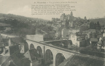 Uzerche : "26. Uzerche - Vue générale, prise de Ste-Eulalie". "Dans les temps glorieux que l'histoire rappelle, Sur son fier promontoire, oh ! qu'Uzerche était belle, Mirant dans les flots bleus ses belliqueux atours, La Vierge, en son honneur, ne souffrait nulle entaille, Il était malaisé de lui prendre la taille, Que défendait si bien sa ceinture de tours.