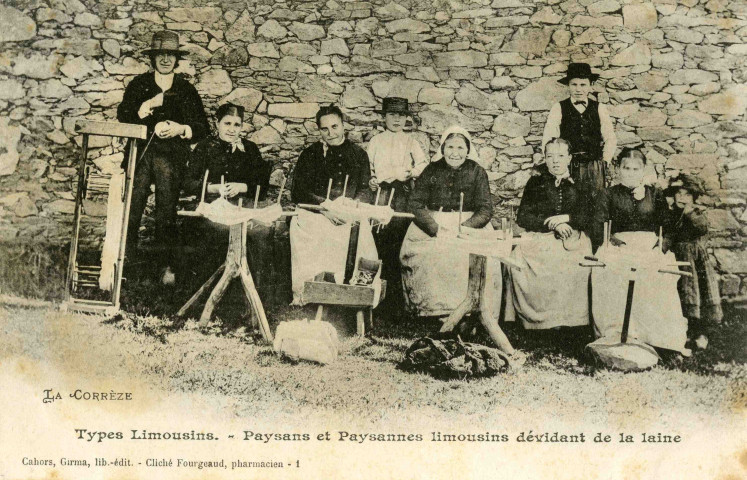 "Types limousins. - Paysans et paysannes limousins dévidant de la laine".