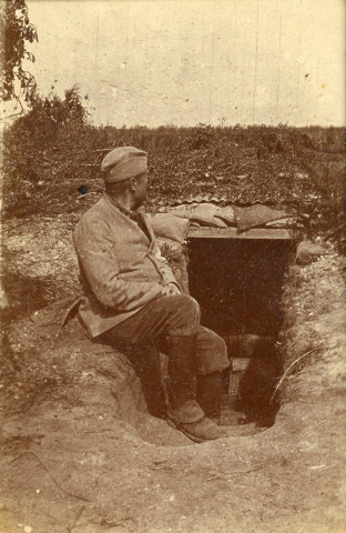 Le poste de secours [vue de l'entrée].