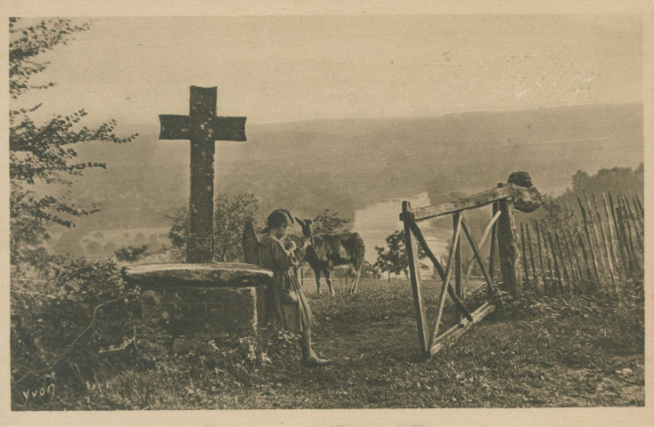 Astaillac : "La douce France - La région du limousin - Sur les hauteurs d'Astaillac - vue sur la vallée de la Dordogne".