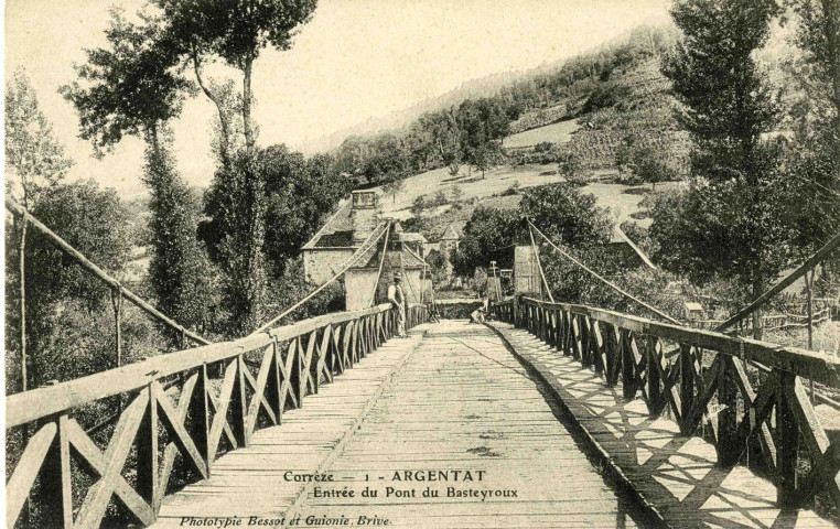 "Corrèze - 1 - Argentat. Entrée du Pont du Basteyroux".