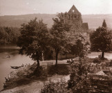 La Chapelle et les femmes lavant leur linge à la Dordogne..