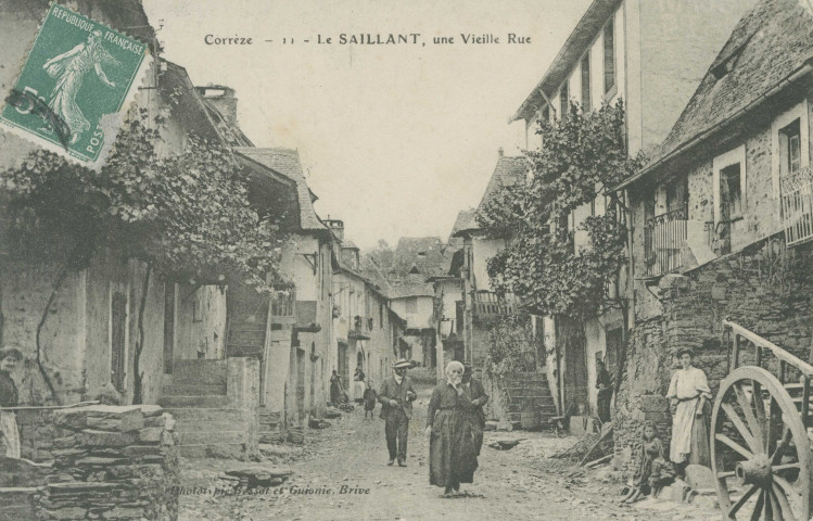 Voutezac : "Corrèze - 11 - Le Saillant, une vieille rue".