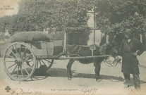 Folklore : "Type du Centre - 510 - Un charbonnier".