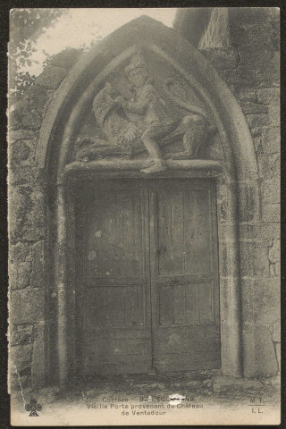 Egletons : "Corrèze - 98 - Egletons - Vieille porte provenant du château de Ventadour".
