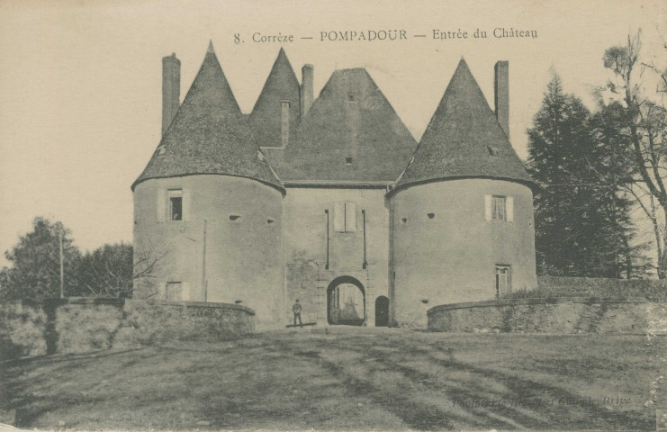 Arnac-Pompadour : "8 - Corrèze - Pompadour, entrée du château".