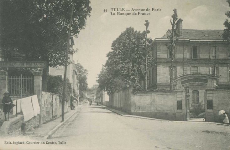 Tulle : "44 Tulle - Avenue de Paris - La Banque de France".