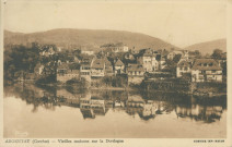 Argentat : "Argentat (Corrèze) - Vieilles maisons sur la Dordogne".