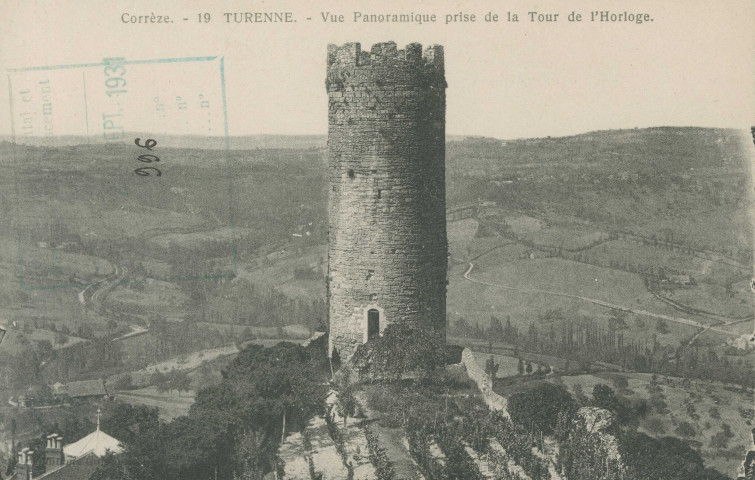 Turenne : "Corrèze. - 19 Turenne. - Vue panoramique prise de la tour de l'Horloge.".