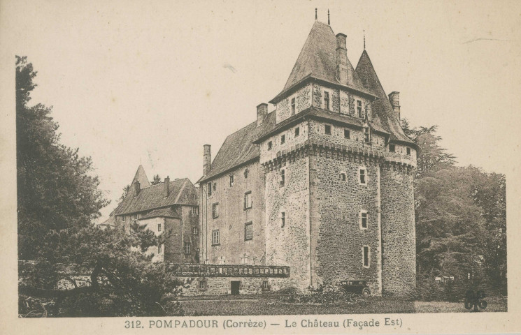 Arnac-Pompadour : "312 - Pompadour (Corrèze) - Le château (façade Est)".