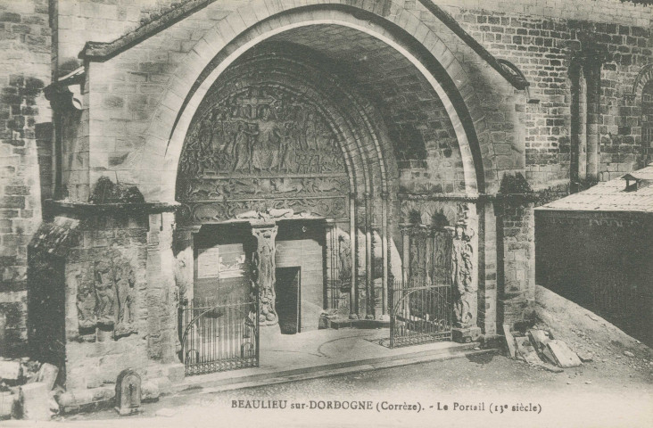 Beaulieu-sur-Dordogne : "Beaulieu-sur-Dordogne (Corrèze) - Le portail (13e siècle)".