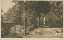 Corrèze : "La Corrèze touristique - 7054 Corrèze. - Le pont et la chapelle".