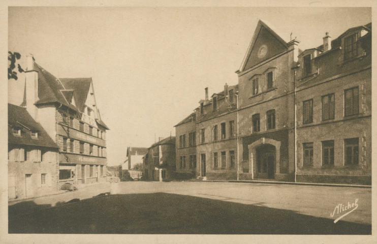 Neuvic : "La Corrèze touristique - 7051 - Neuvic-d'Ussel - Place de l'hôtel-de-ville - Route de Marèges".