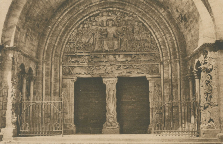 Beaulieu-sur-Dordogne : "258. - Beaulieu-sur-Dordogne (Corrèze) - Portail de l'église (XIIe siècle) - Le tympan".