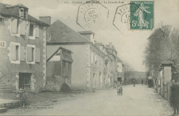 Brignac-la-Plaine : "217. - Corrèze - Brignac - La grande-rue".