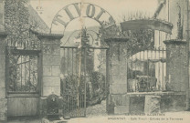 Argentat : "La Corrèze illustrée - Argentat - Café Tivoli - Entrée de la terrasse".