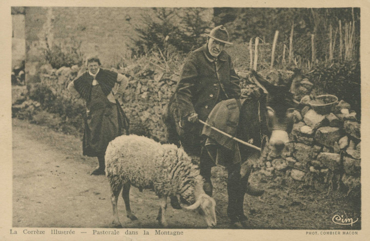 Folklore : "La Corrèze illustrée - Pastorale dans la montagne".