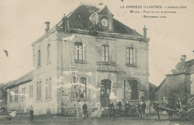 Lagraulière : "La Corrèze illustrée - Lagraulière - Mairie - Poste du fil électrique (novembre 1908)".