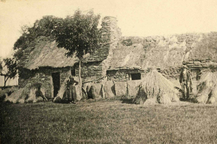 "Obazine (environs) : habitation des hauts Plateaux".