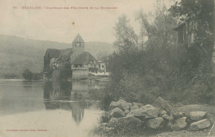 Beaulieu-sur-Dordogne : "76. Beaulieu. - Chapelle des Pénitents et la Dordogne".