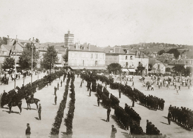 Place de la Guierle, revue du 14 juillet.