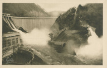 Liginiac : "Le barrage de Marèges (Corrèze) - Les évacuateurs de crues en fonctionnement".