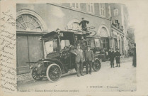 Tulle : "5 Corrèze - L'autobus". Il s'agit de l'autobus reliant Corrèze à Tulle, cliché pris quai de Lyon (Aristide-Briand).