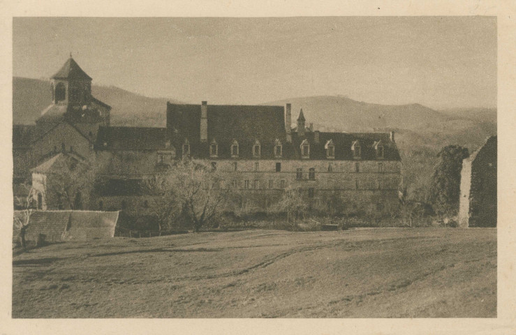 Aubazine : "Obazine (Corrèze) - Abbaye cistercienne (XIIe s.) - vue générale".
